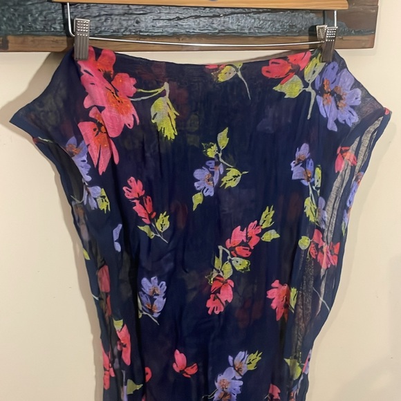 2/$30 Lands’ End Floral Loose Weave Crinkle Scarf - Picture 14 of 16